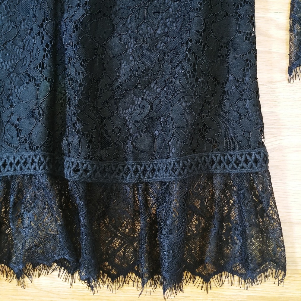 Black lace dress - Picture 4 of 7